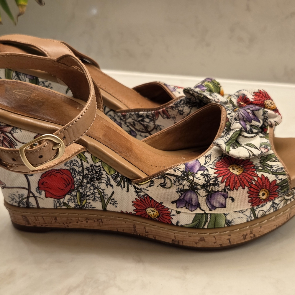 Clarks Leather&canvas Floral Print Wedge Sandals